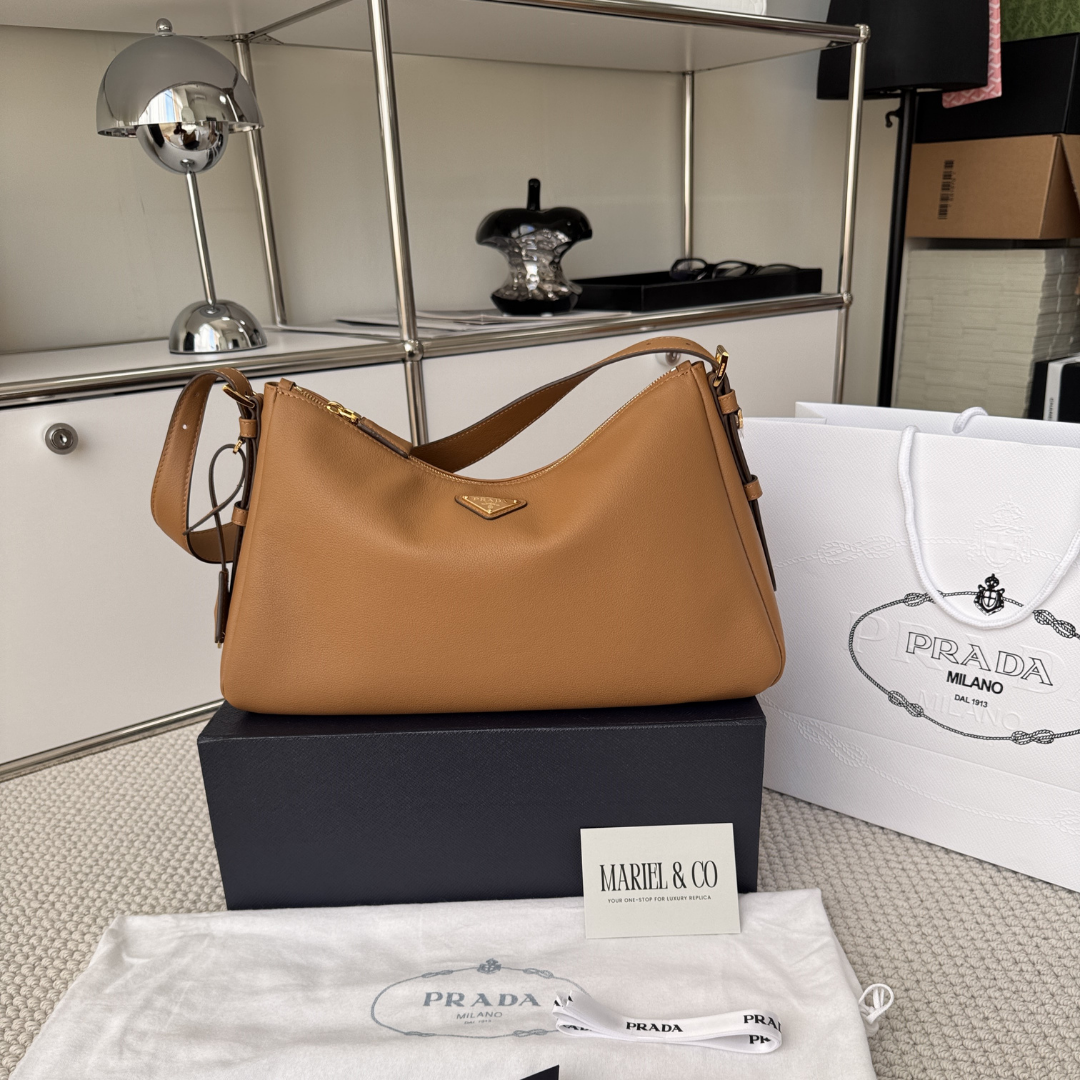 LARGE LEATHER SHOULDER BAG, CALFSKIN – CARAMEL