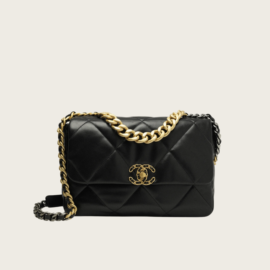 LARGE SOFT FLAP BAG, SHINY LAMBSKIN – BLACK