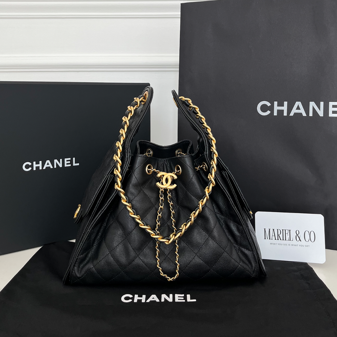 DRAWSTRING SMALL HANDBAG, GRAINED CALFSKIN – BLACK